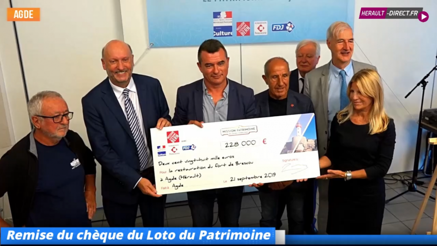 Agde - Remise du chèque du loto du Patrimoine pour le Fort de Brescou