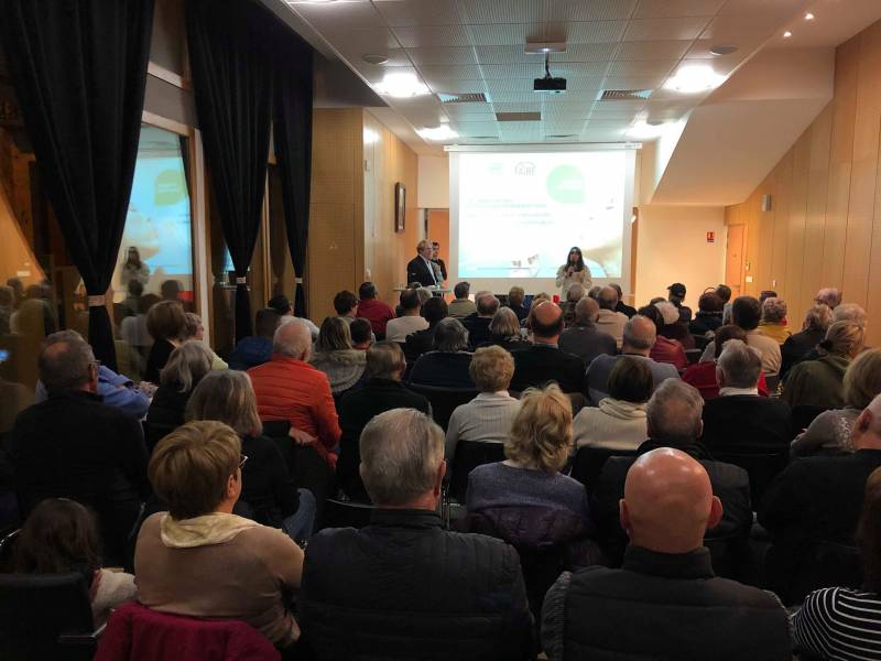 Bessan - Salle comble en mairie de Bessan pour être bien conseillé sur les économies d'énergies