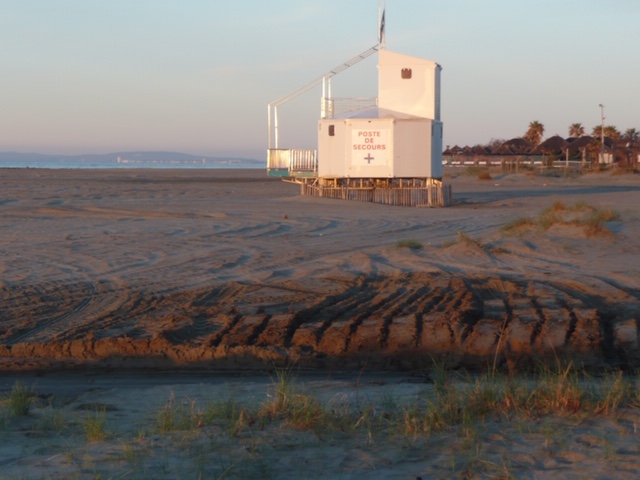 Agde - Cette plage est le triste reflet de l'écologie d'Etorrienne, pas très verte !!!!