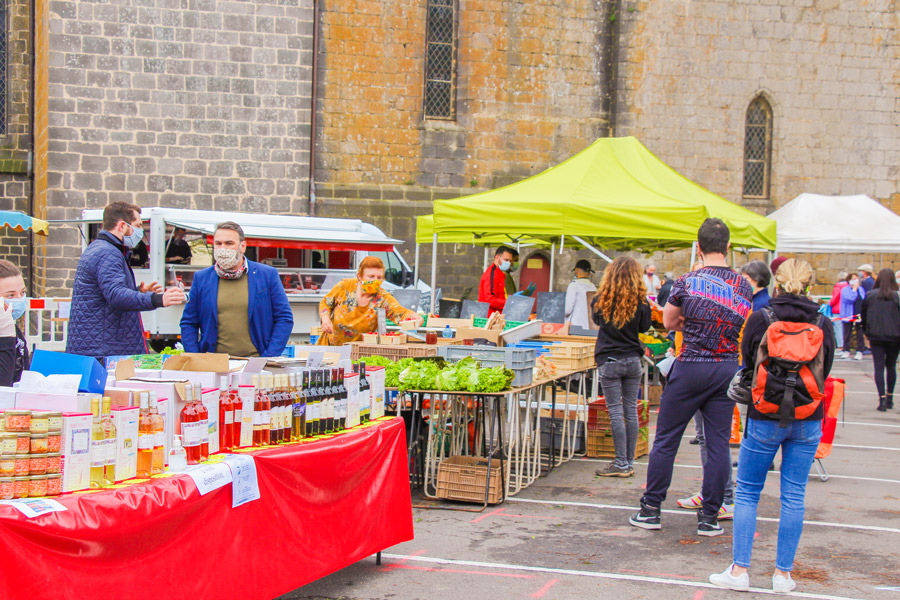 Vias - Le marché alimentaire a rouvert, sous le signe des règles sanitaires et de la bonne humeur
