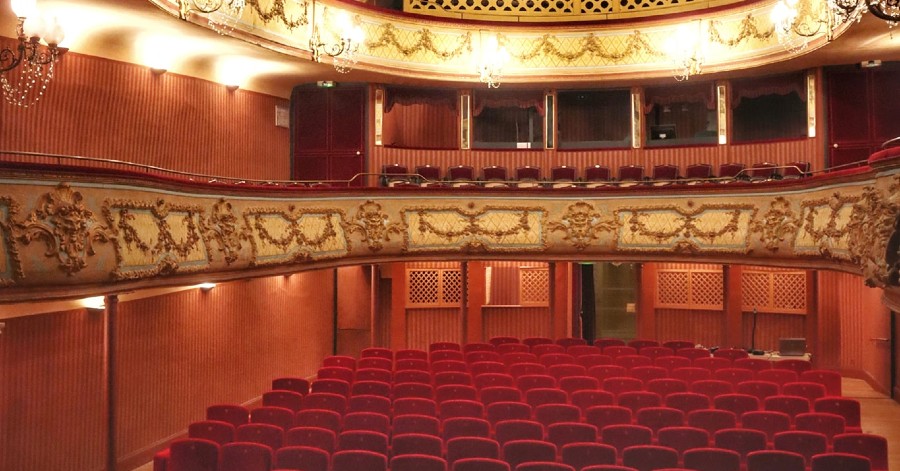 Hérault - Pézenas - Le théâtre de la Ville de Pézenas : quel monument d'histoire !