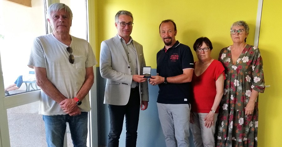 Hérault - Pomérols - Après 15 ans Marc Sicard quitte l'école du village !