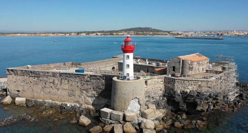 Cap d'Agde - Installation du ponton écologique au Fort de Brescou !
