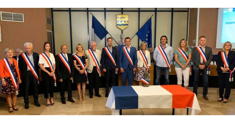 Agde - Gilles D'Ettore maire d'Agde accompagné de 12 adjoints !