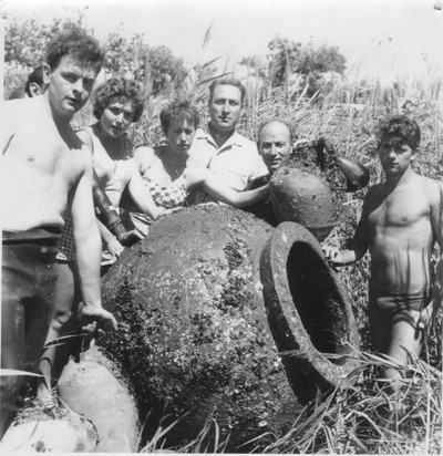 Grau d'Agde - En 1960, quatre  dolia  d'époque Romaine sont découverts dans le fleuve, entre le port et le Grau d'Agde