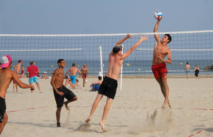Hérault - Sète - Plage de la Fontaine, venez pratiquer le beach volley !