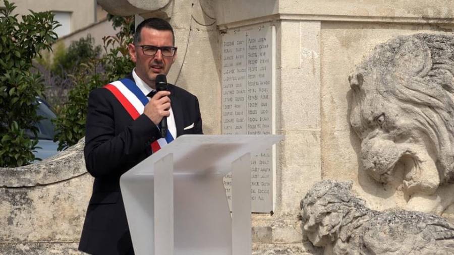 Bessan - Municipalité et associations patriotiques réunies pour commémorer les cérémonies non organisées pendant le confinement
