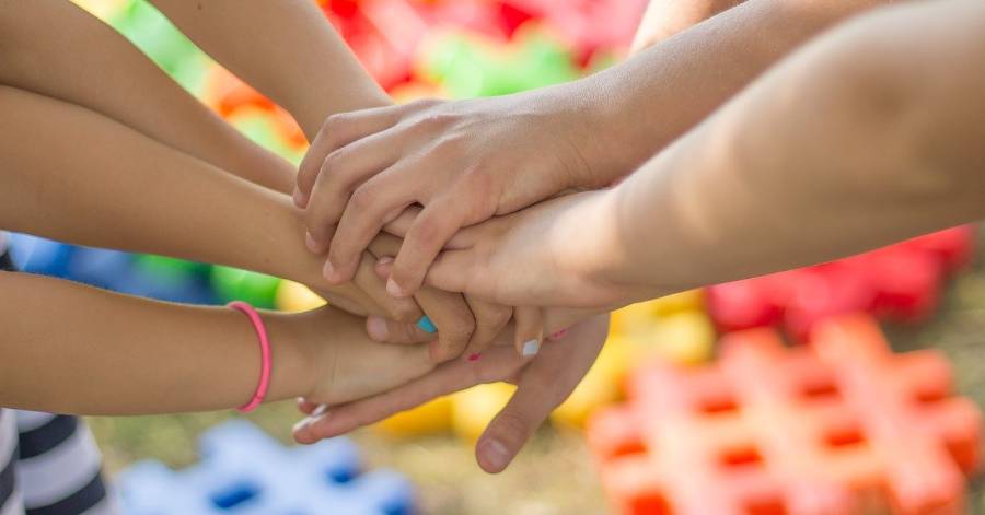 Saint-Thibéry - Emploi - Le service Petite Enfance de la mairie de Saint-Thibéry recrute pour la rentrée scolaire 2020-2021
