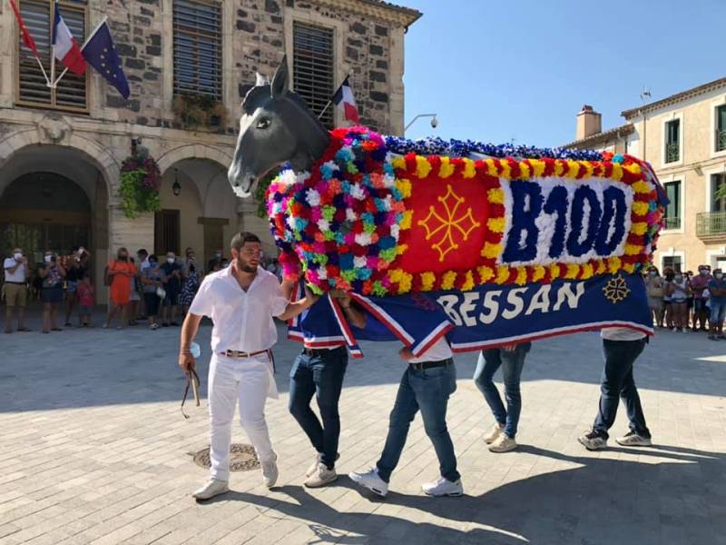 Bessan - Retour sur la danse symbolique des ânes sur la nouvelle place de la Promenade de Bessan