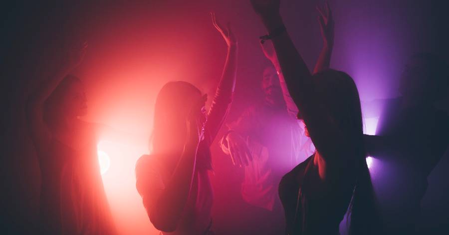 Hérault - Interdiction de danser dans les bars et restaurants !