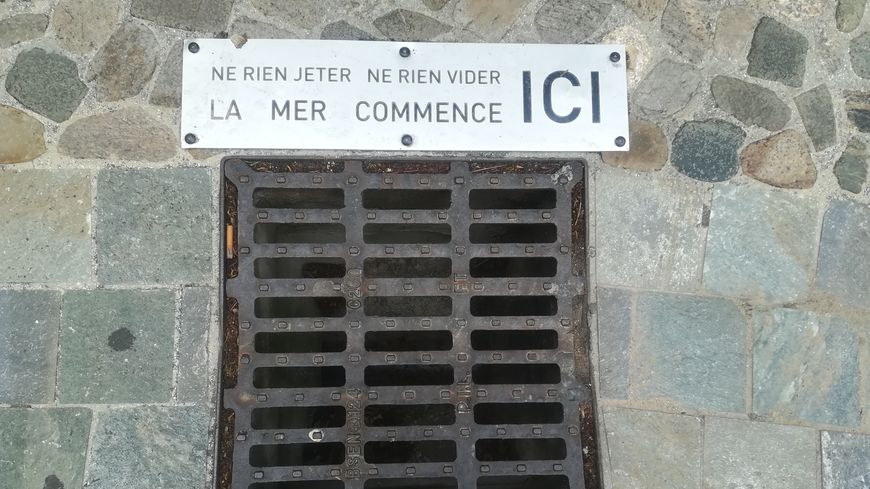 Hérault - Bientôt à Bessan, des plaques de sensibilisation : Ne rien jeter…car ici commence la mer