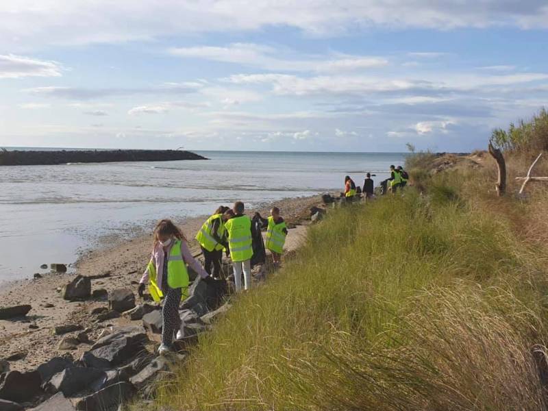 Vias - Une action de nettoyage sur la plage pour les jeunes du MAJe