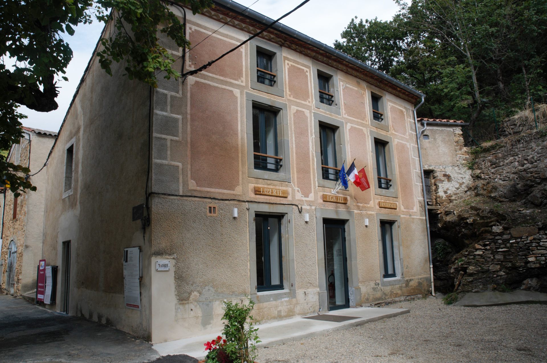 Hérault - Cassagnoles : La nouvelle mairie vient d'ouvrir au public et… aux chauves-souris