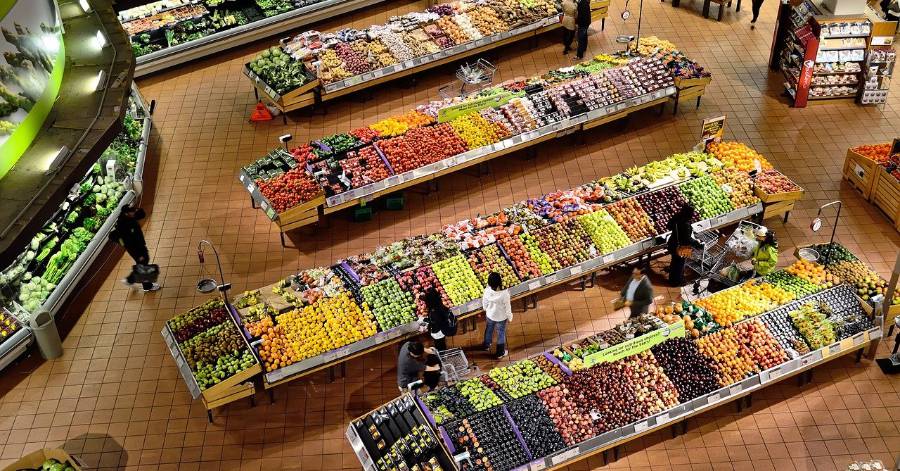 France - Covid-19: Fermeture des rayons non alimentaires des grandes surfaces