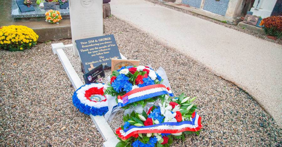 Vias - Un dépôt de gerbe ce samedi 7 novembre sur la tombe des deux aviateurs anglais !