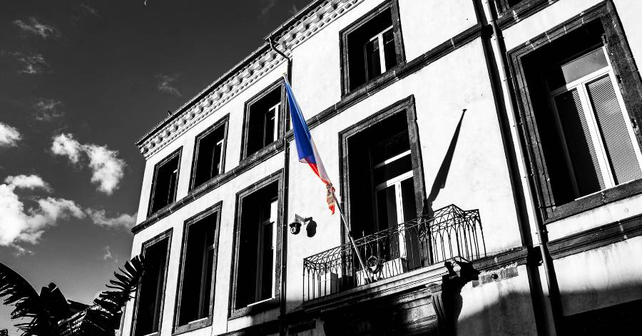 Vias - Journée de deuil national en hommage à Valéry Giscard d'Estaing