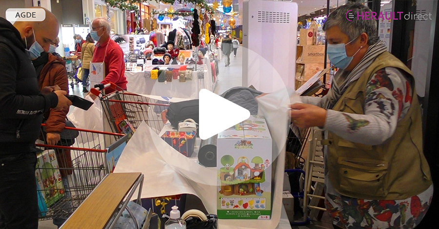 Agde - Le secours populaire en campagne de Noël à Hyper U !