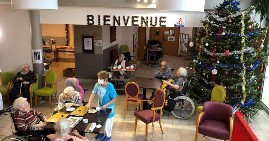 Bessan - Noël animé à la maison de retraite, sereine et vigilante face au virus