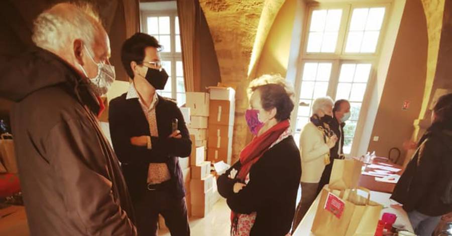 Pézenas - Distribution d'un colis de gourmandises !