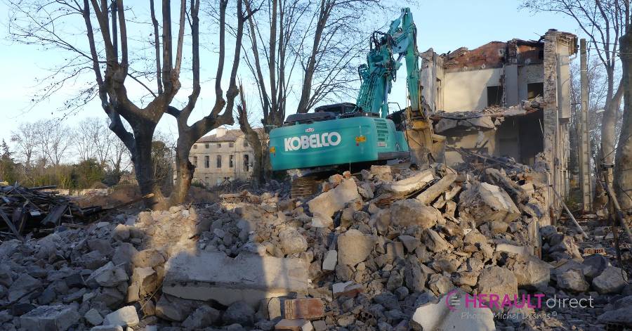 Agde - Les travaux de démolition ont repris.