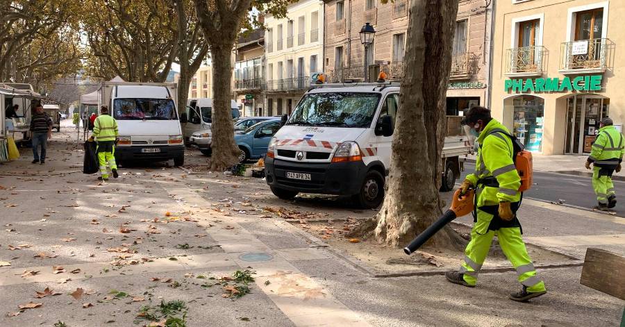 Montagnac - Nettoyage des places après les marchés de plein vent