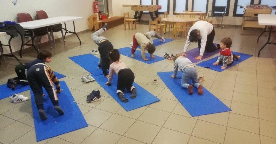 Portiragnes - Les enfants de petite section de maternelle en mode Yoga !