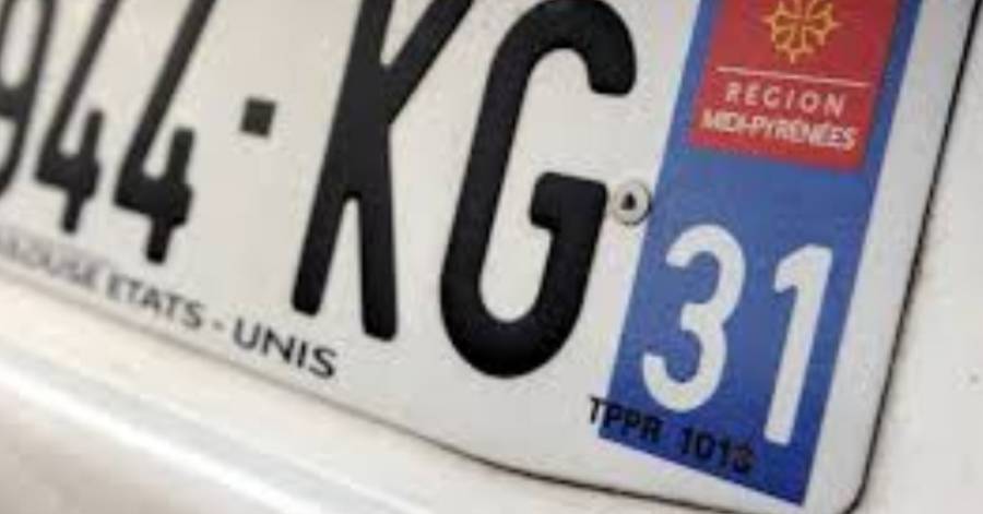 France - Les autocollants sur les plaques d'immatriculation interdits !