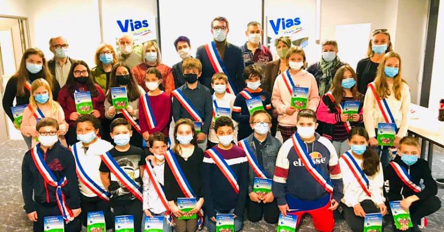 Vias - 23 élus du Conseil Municipal des Jeunes ont reçu leurs écharpes.