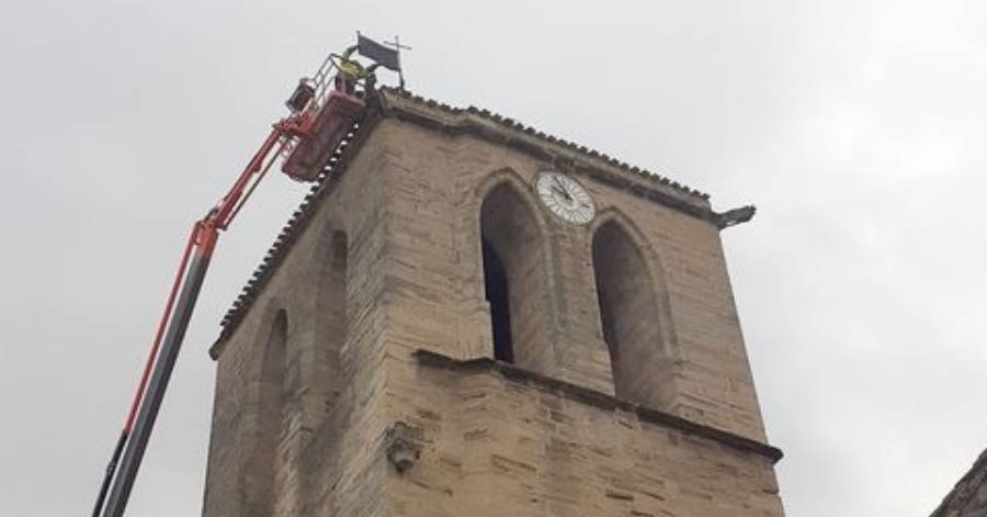 Saint-Thibéry - La girouette de la tour de l'Abbatiale fait peau neuve !
