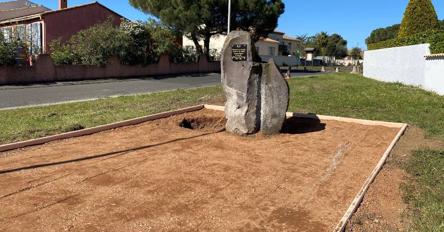 Saint-Thibéry - Un espace commémoratif en cours d'aménagement par les services techniques.