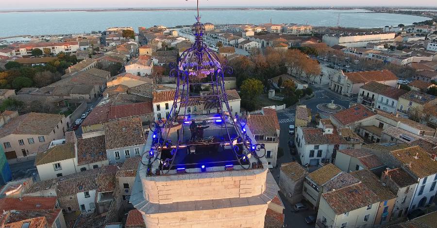 Marseillan - Le show de DJ Bens sur le « toit » de Marseillan