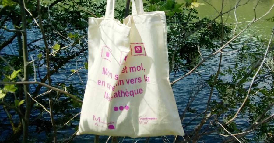 Portiragnes - Vous aimez votre sac de médiathèque , alors participez au nouveau projet participatif Sac en Balade !