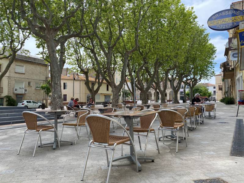 Bessan - La nouvelle place de la Promenade vit au rythme du déconfinement progressif