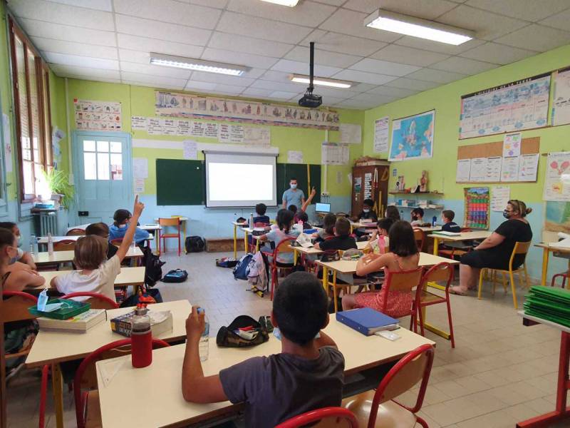 Bessan - Un étudiant de Sciences Po à l'école pour sensibiliser les écoliers à la citoyenneté