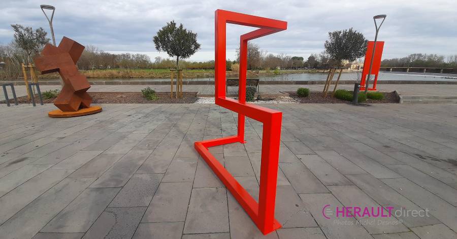 Agde - Visites guidées théâtralisées des sculptures et grande échelle dans le centre historique d'Agde