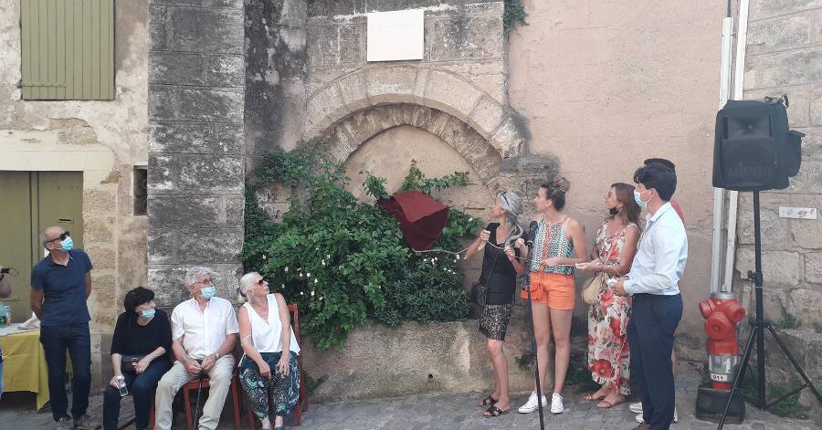 Pézenas - Une plaque rappelant le tournage du film Cartouche !