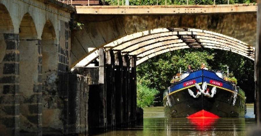 Vias - Découvrez l'histoire passionnante du Canal du Midi !