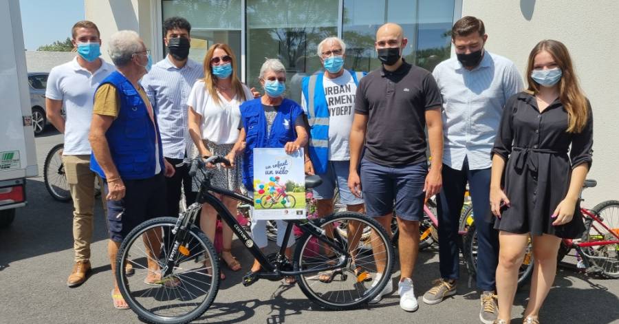 Agde - Century 21 Agde a collecté des vélos pour le secours populaire !