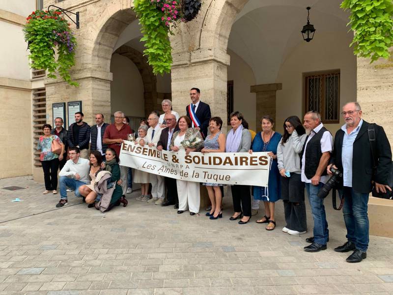 Bessan - Deux couples ont fêté leurs noces d'Or avec le club du 3e âge en mairie