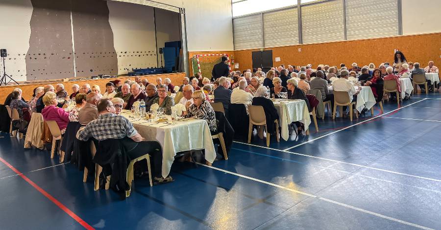 Vias - Repas de l'amitié avec le club du 3ème âge de Vias !