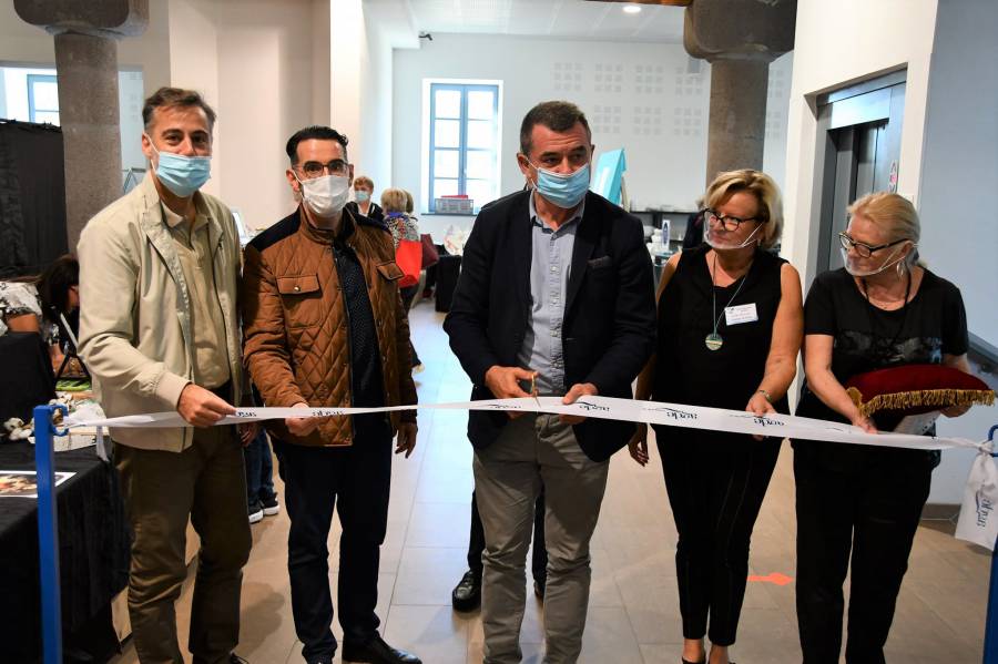 Bessan - Le salon de la porcelaine a tenu ses promesses avec Matières, Formes et Couleurs
