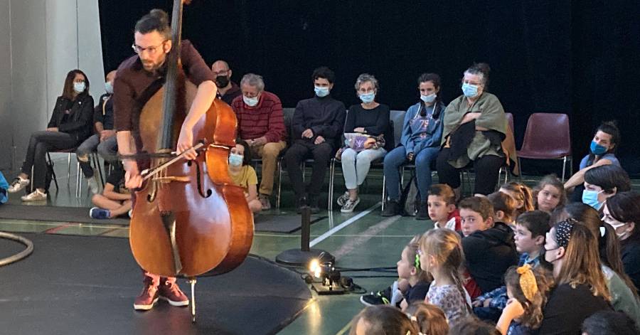 Portiragnes - Des sourires au spectacle de cirque HIC à Portiragnes !