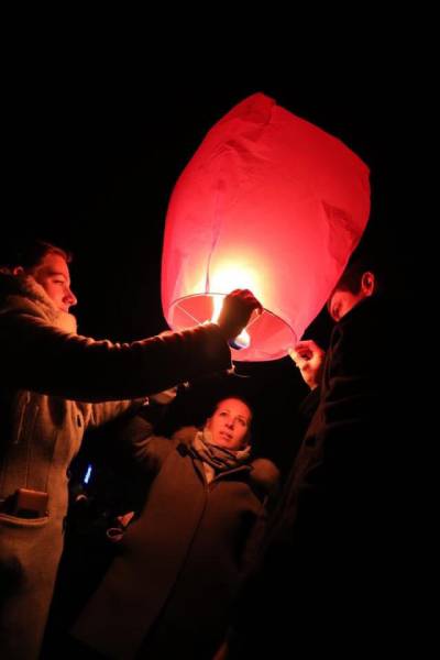 Bessan - Le traditionnel lâcher de lanternes illumine le ciel et les fêtes de fin d'année