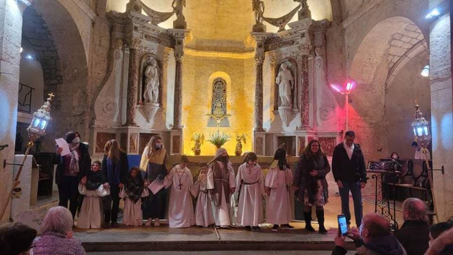 Bessan - Eglise comble pour la messe de Noël autour des enfants du catéchisme
