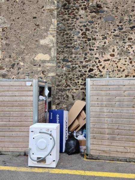 Bessan - Un regrettable abandon des consignes de tri chez certains dans le centre-ville