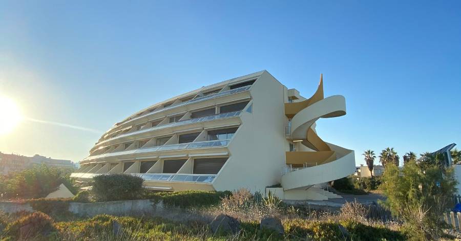 Cap d'Agde - L'insolite escalier hélicoïdal d'Héliopolis au Cap d'Agde