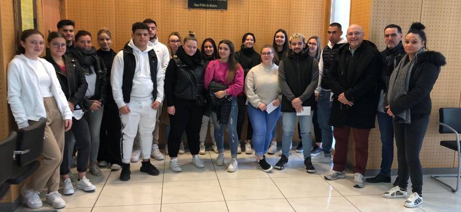 Bessan - Les jeunes citoyens ont reçu leur première carte électorale avant la présidentielle