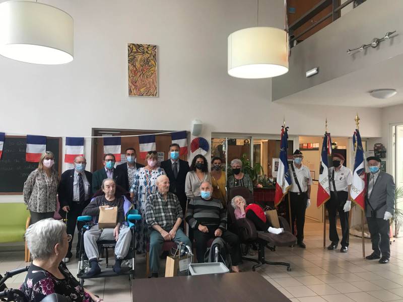 Bessan - Les élus départementaux honorent les anciens combattants de la maison de retraite de Bessan