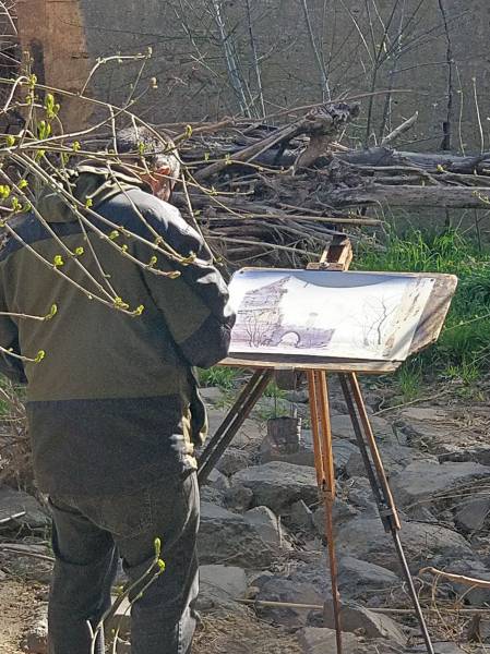 Bessan - Nick Poullis, le peintre amoureux du moulin bladier expose ses aquarelles