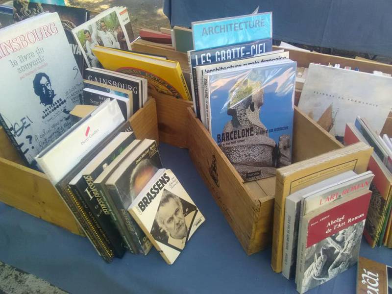 Bessan - Les marchés aux livres vont animer la saison estivale sur la place de la Promenade